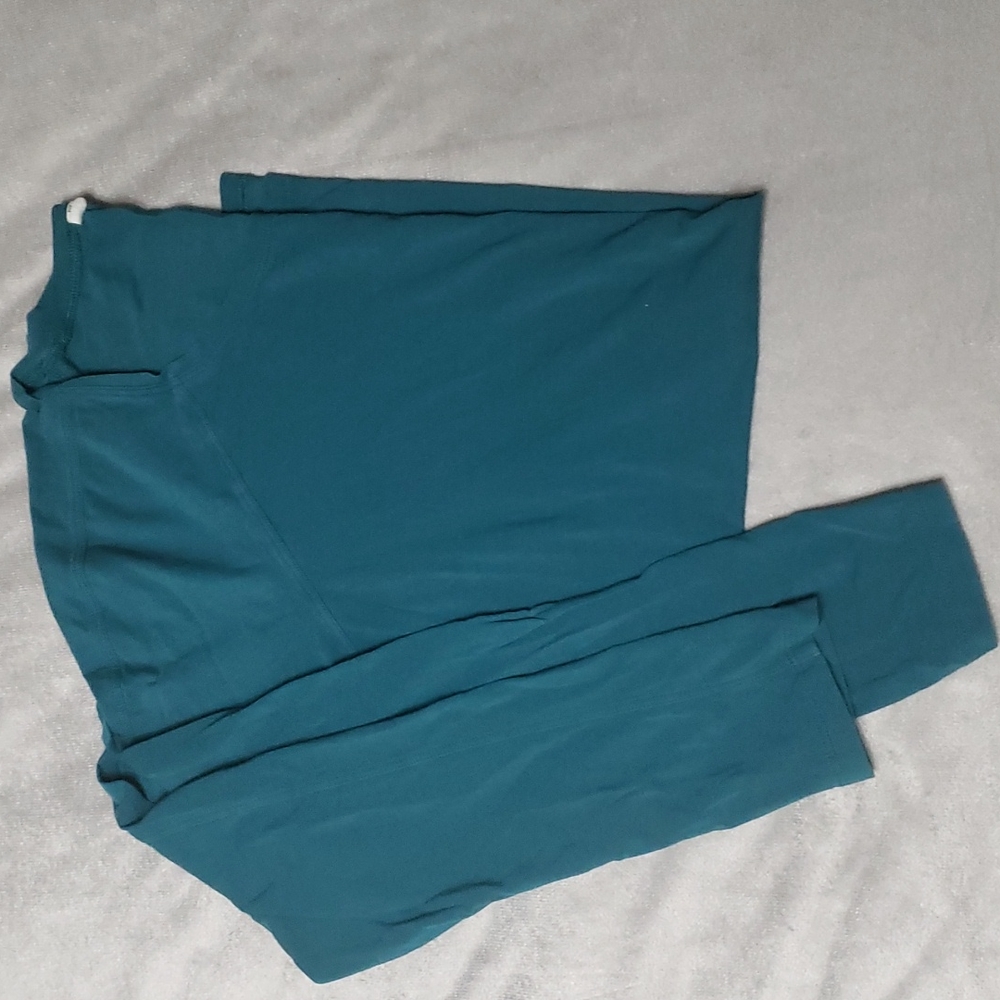 Large Lululemon long sleeve tee